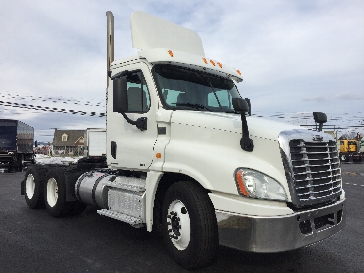 2012 Freightliner Cascadia 125  Conventional - Day Cab