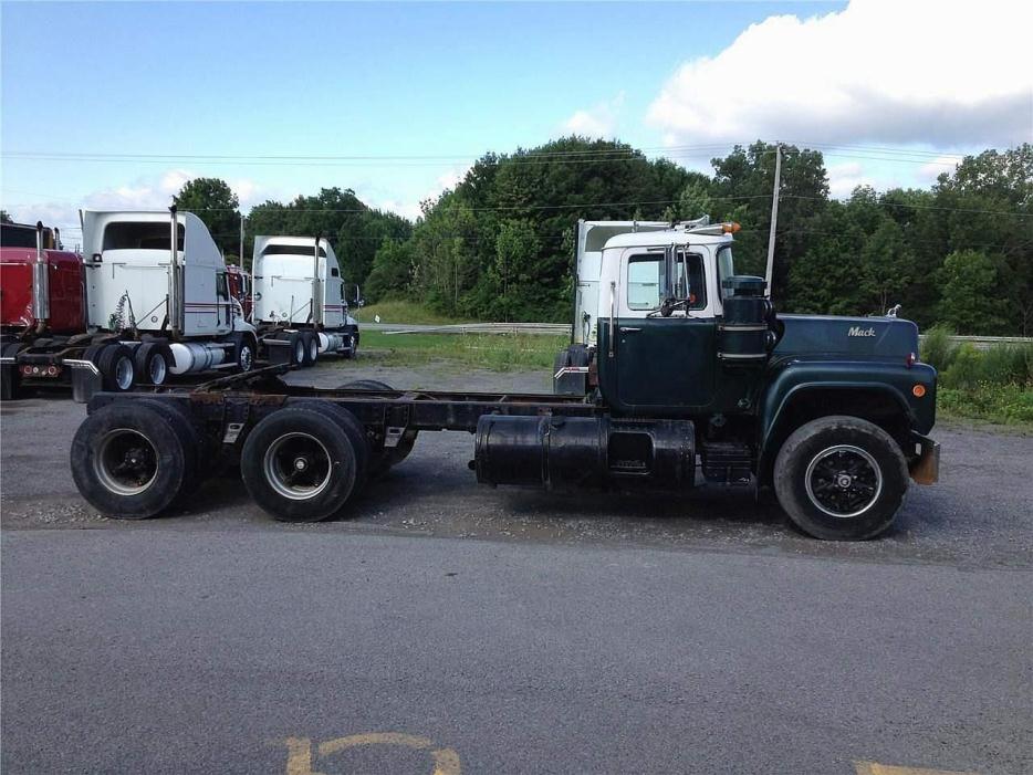 1988 Mack R686s  Conventional - Day Cab
