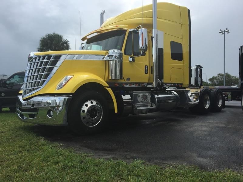 2016 International Lonestar  Conventional - Sleeper Truck