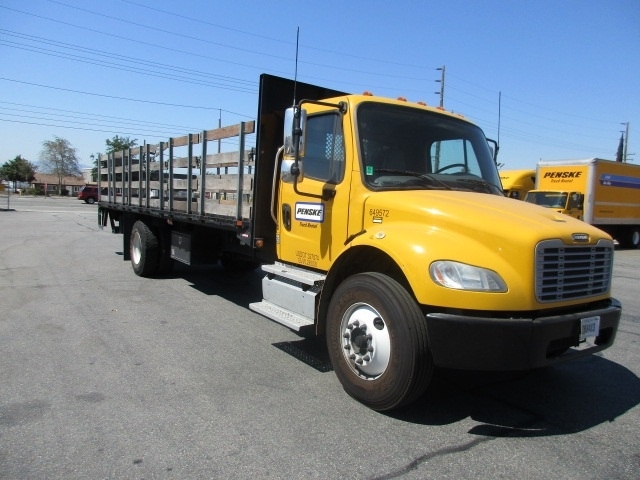 2013 Freightliner Business Class M2 106  Flatbed Truck