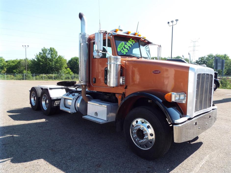 2009 Peterbilt 367  Conventional - Day Cab