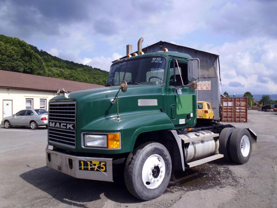 2003 Mack Ch612  Conventional - Day Cab