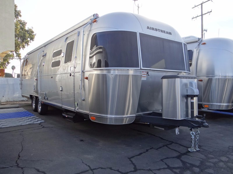 2016 Airstream 30 Flying Cloud