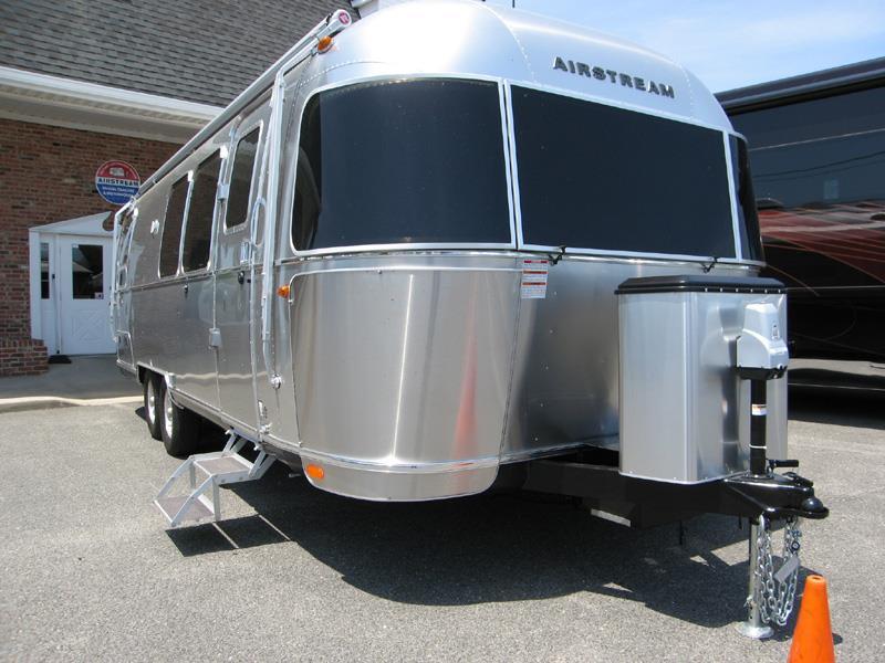 2017 Airstream Flying Cloud 28A Twin