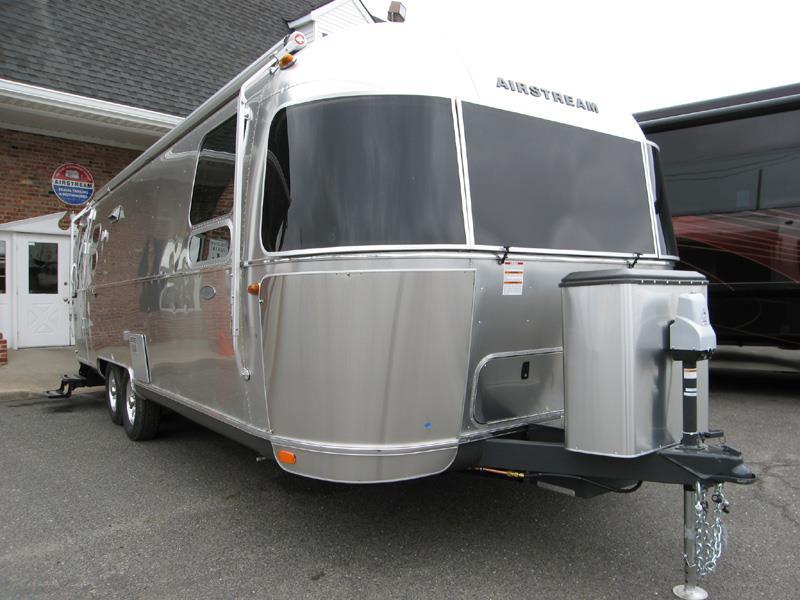 2016 Airstream Flying Cloud 27FB Queen Bed