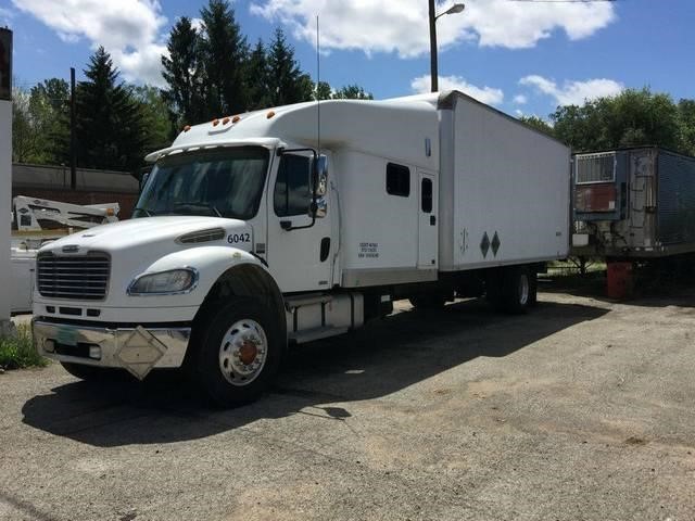 2005 Freightliner Business Class M2 106  Expeditor-Hotshot