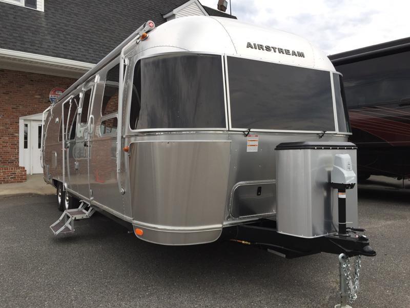 2017 Airstream Flying Cloud 30FB Bunk