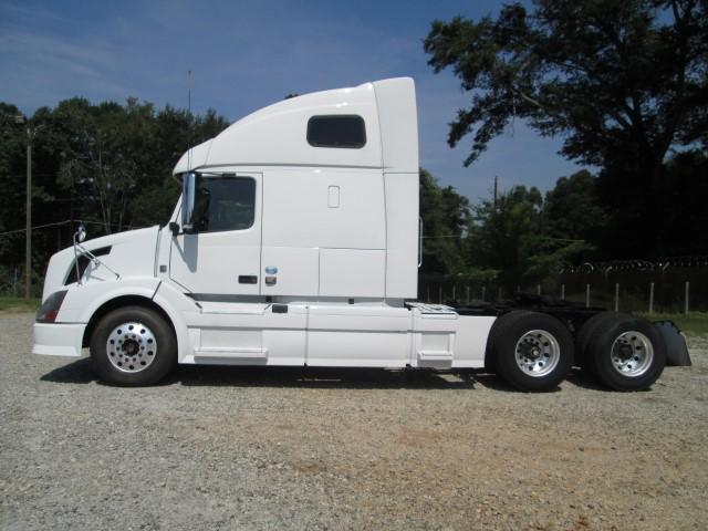 2012 Volvo Vnl670  Conventional - Day Cab