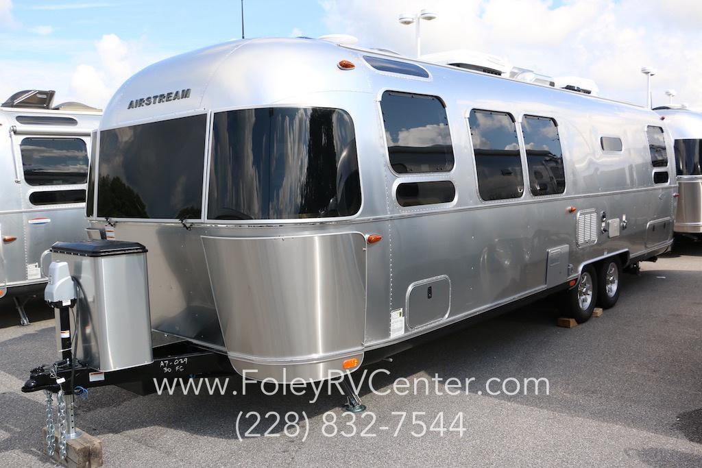 2017 Airstream Flying Cloud 30 REAR TWIN