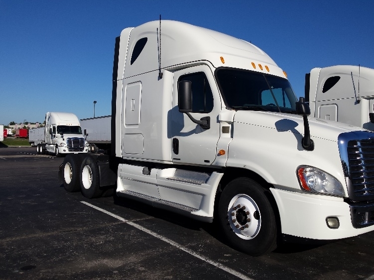 2012 Freightliner Cascadia  Conventional - Sleeper Truck