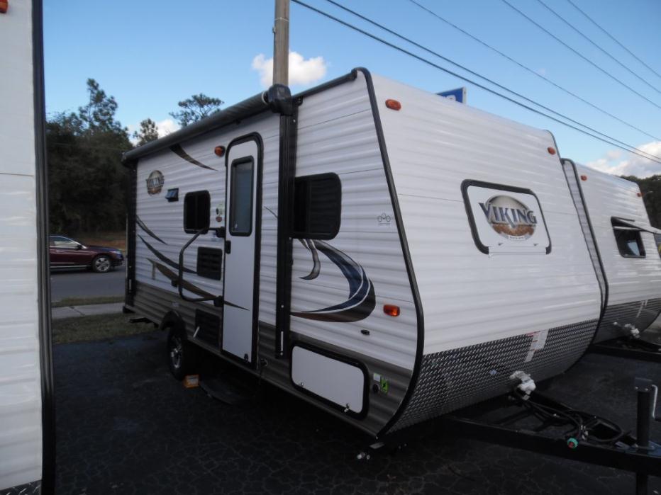 2016 Viking 17BH BUNK HOUSE WITH PACK AND PLAY DOOR