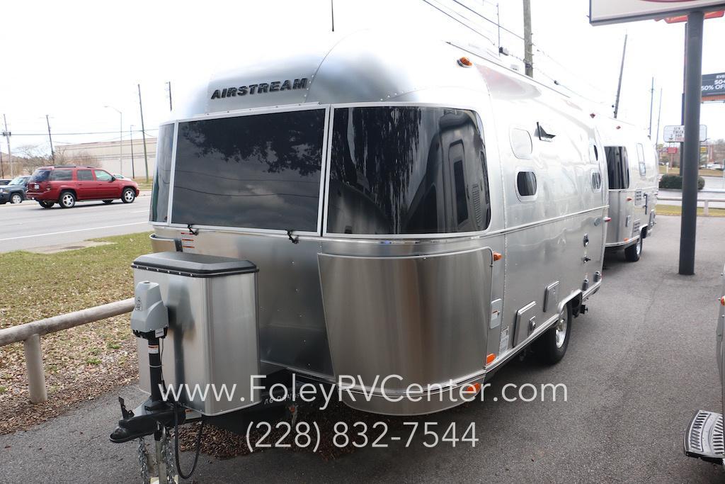 2016 Airstream Flying Cloud 19 CORNERBED