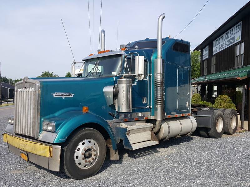 2000 Kenworth W900l  Conventional - Sleeper Truck