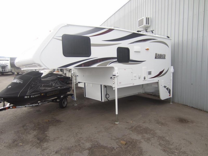 2015 Lance Truck Campers 1050S