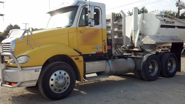 2005 Freightliner Day Cab, Wet Kit, Low Miles