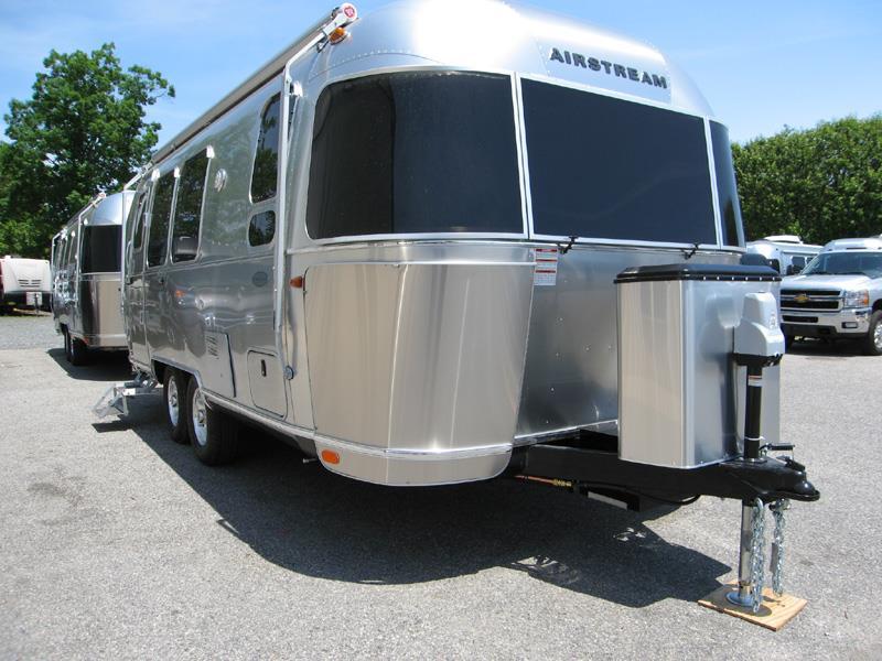 2017 Airstream Flying Cloud 23FB Queen