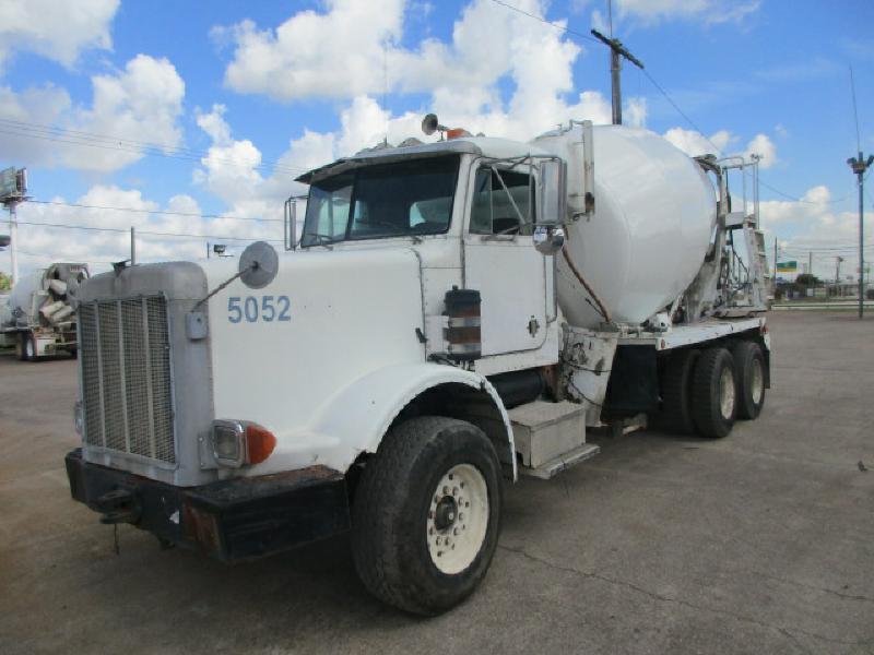 1997 Peterbilt 357  Mixer Truck