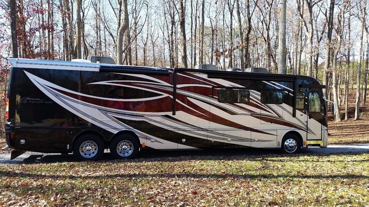 2011 American Coach American Revolution 42t