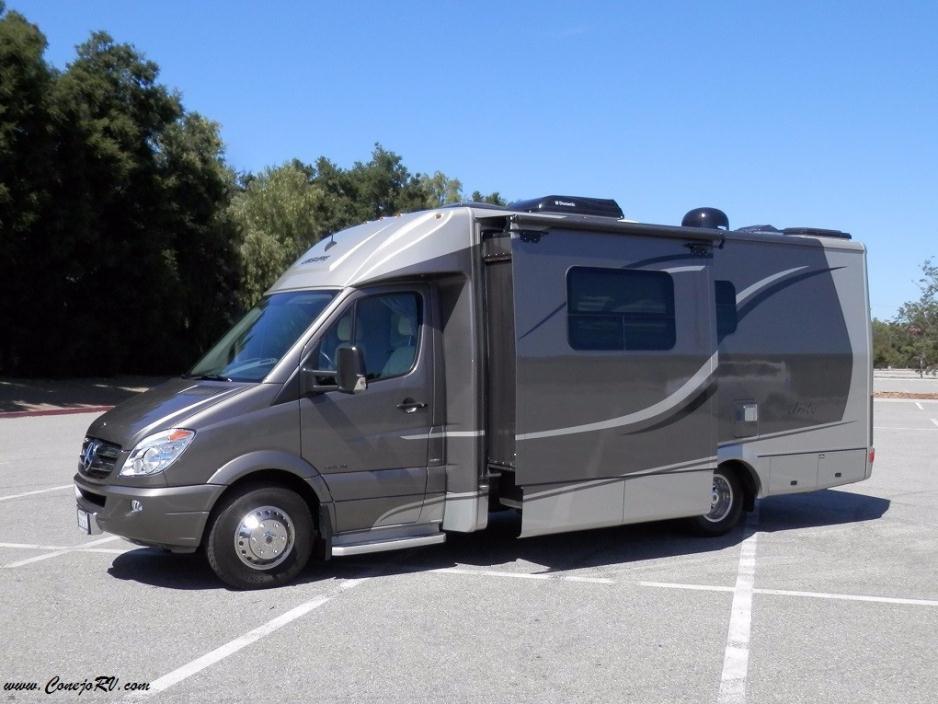 2013 Leisure Travel Unity 24MB **SOLD**