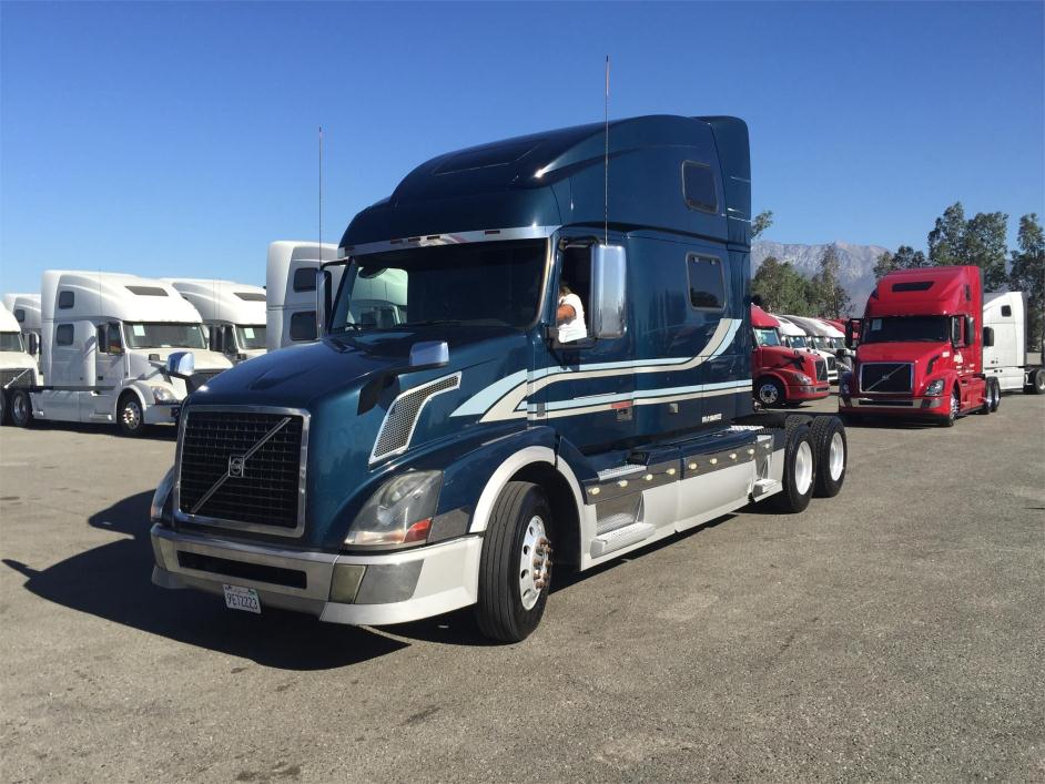 2008 Volvo Vnl64t780  Conventional - Sleeper Truck