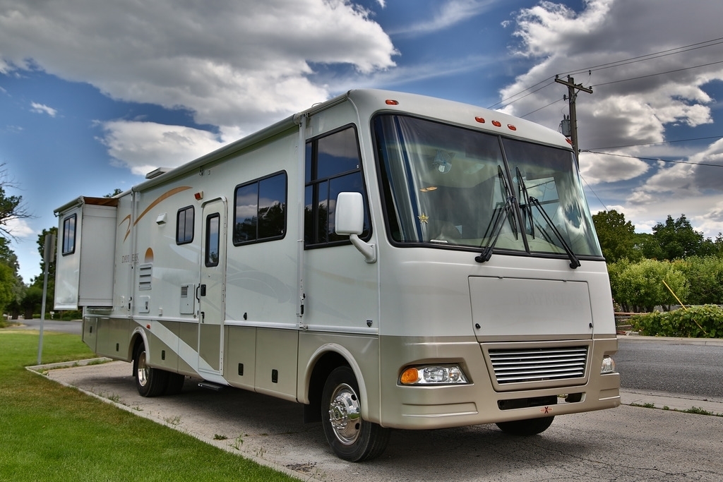 2006 Damon Motor Coach Daybreak 3272