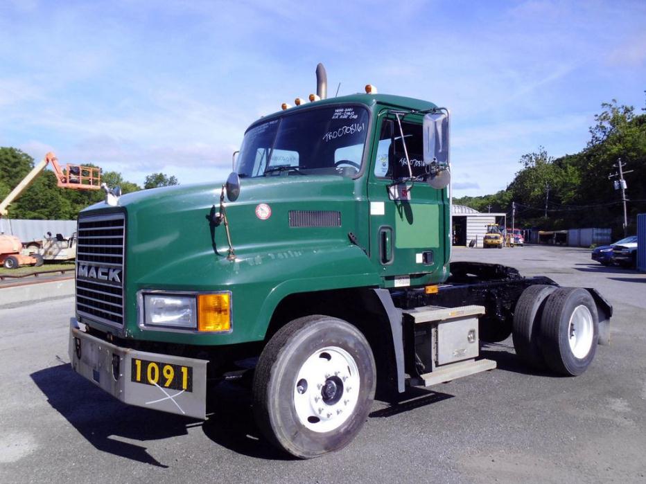 2001 Mack Ch612  Conventional - Day Cab