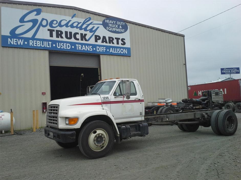 1996 Ford F800  Cab Chassis