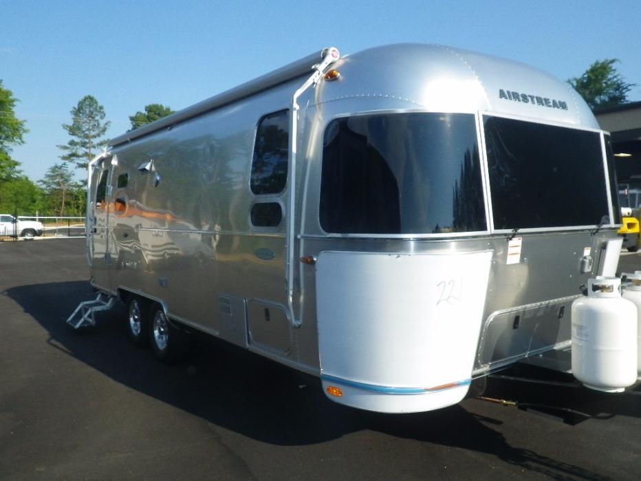 2017 Airstream Flying Cloud 25 twin