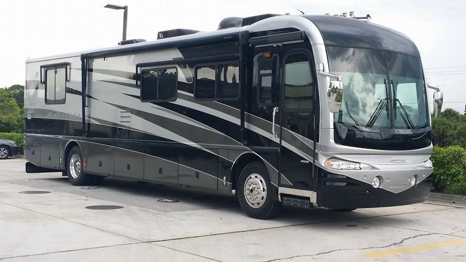 2004 American Coach REVOLUTION