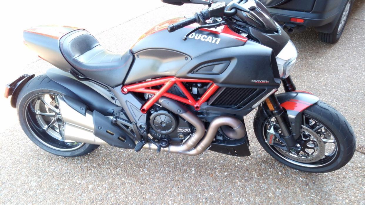 2015 Ducati Diavel CARBON
