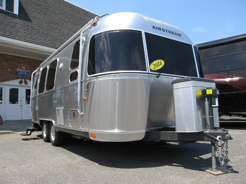 2014 Airstream Flying Cloud 23FB Queen