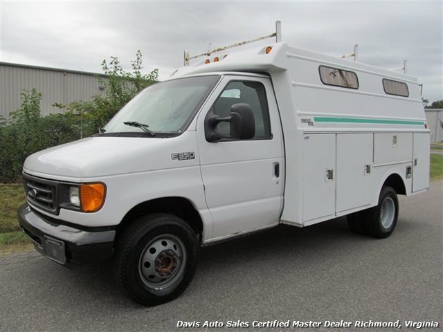 2004 Ford E-Series Chassis  Cargo Van