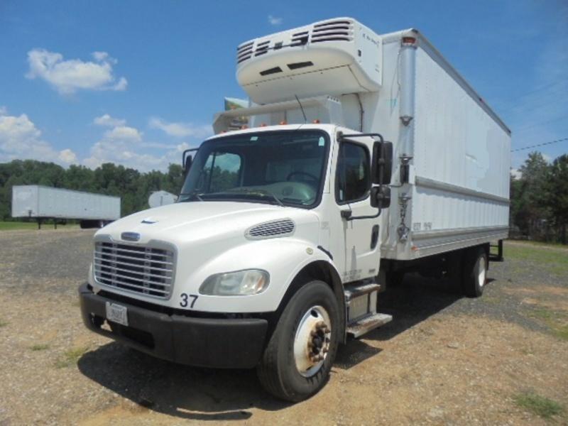 2006 Freightliner Business Class M-2  Refrigerated Truck