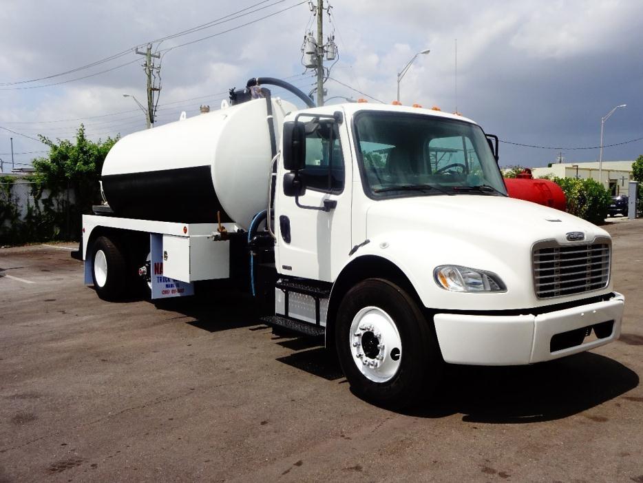 2006 Freightliner Business Class M2  Septic