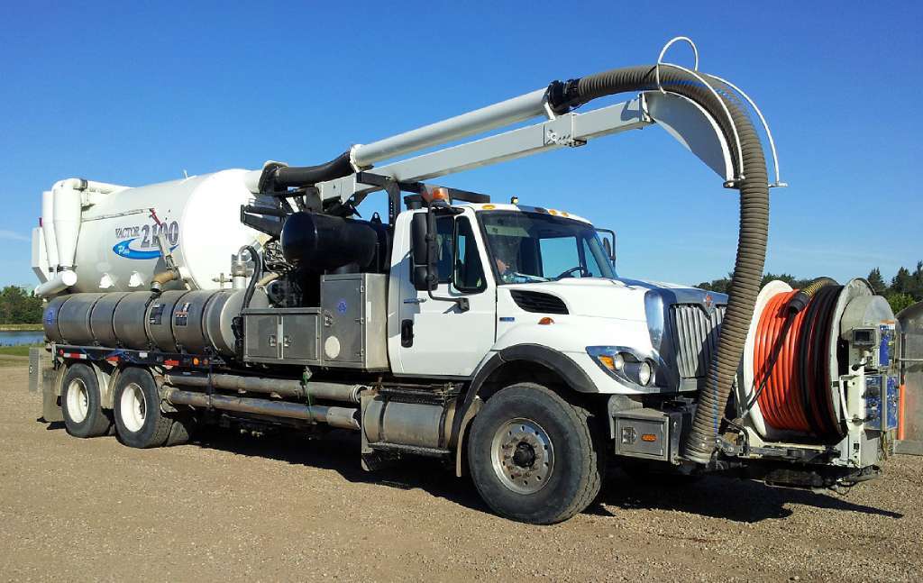 2011 Vactor 2115 Plus Combination Sewer Cleaner - 18 Pd  Tanker Trailer