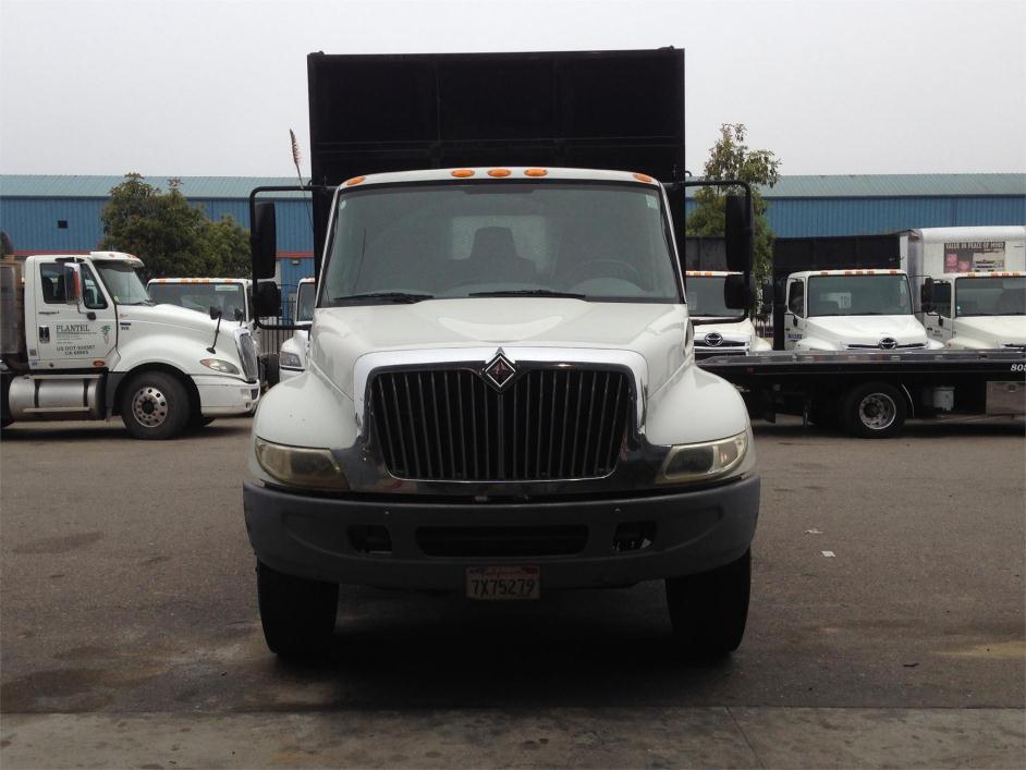 2006 International 4300  Flatbed Truck