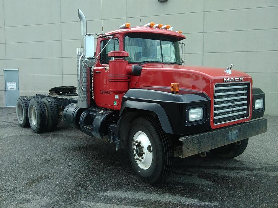 1999 Mack Rd690s  Cab Chassis