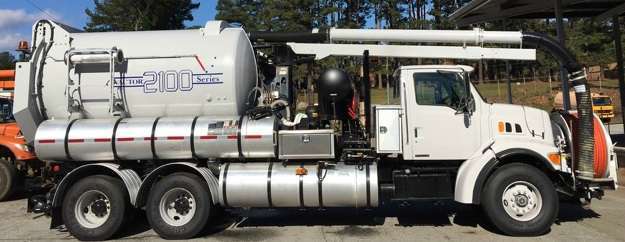 2004 Vactor 2115 Combination Sewer Cleaner - 18 Pd  Tanker Trailer