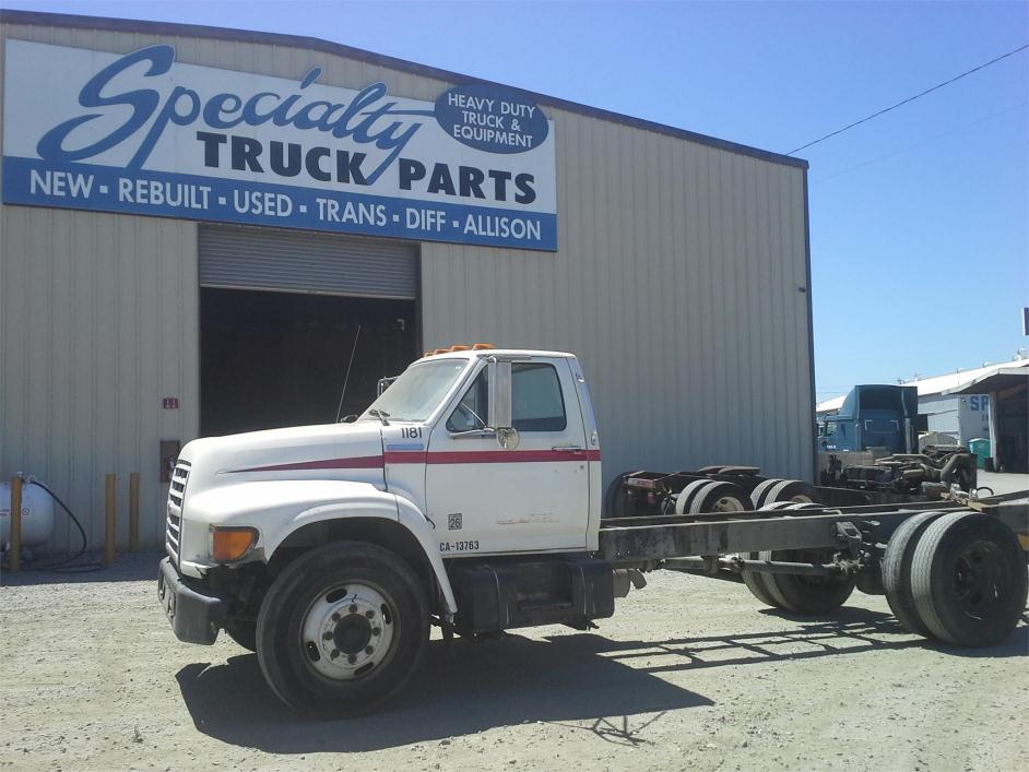 1997 Ford F800  Cab Chassis