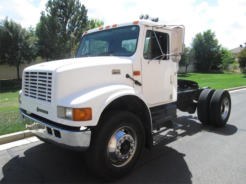 2001 International 4900  Conventional - Day Cab