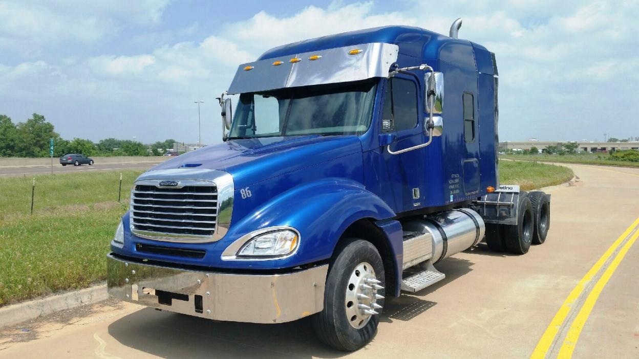 2005 Freightliner Fcl12064st  Conventional - Sleeper Truck
