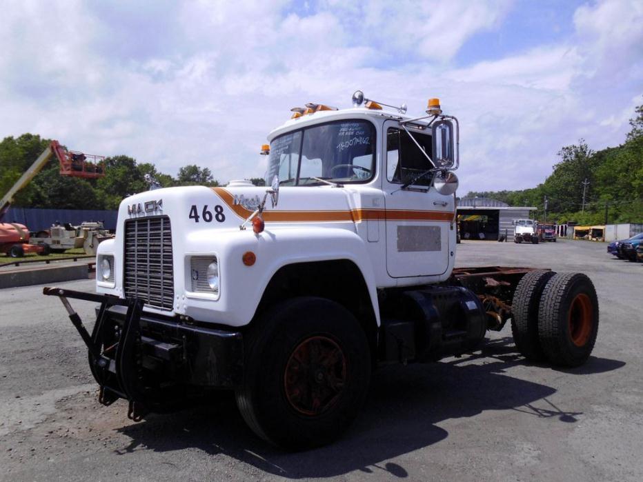 1985 Mack R690t  Cab Chassis