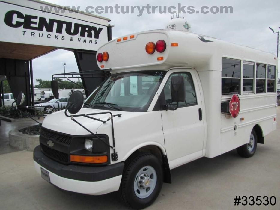 2003 Chevrolet Express Commercial Cutaway  Bus