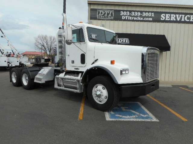 2001 Freightliner Fld120 Classic  Conventional - Day Cab