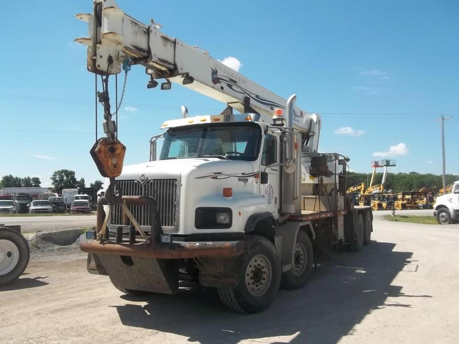 2007 International Paystar 5600  Crane Truck