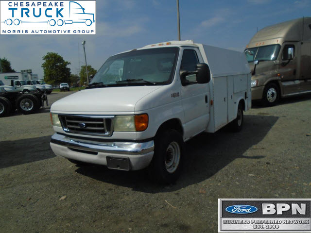 2004 Ford E-350  Box Truck - Straight Truck