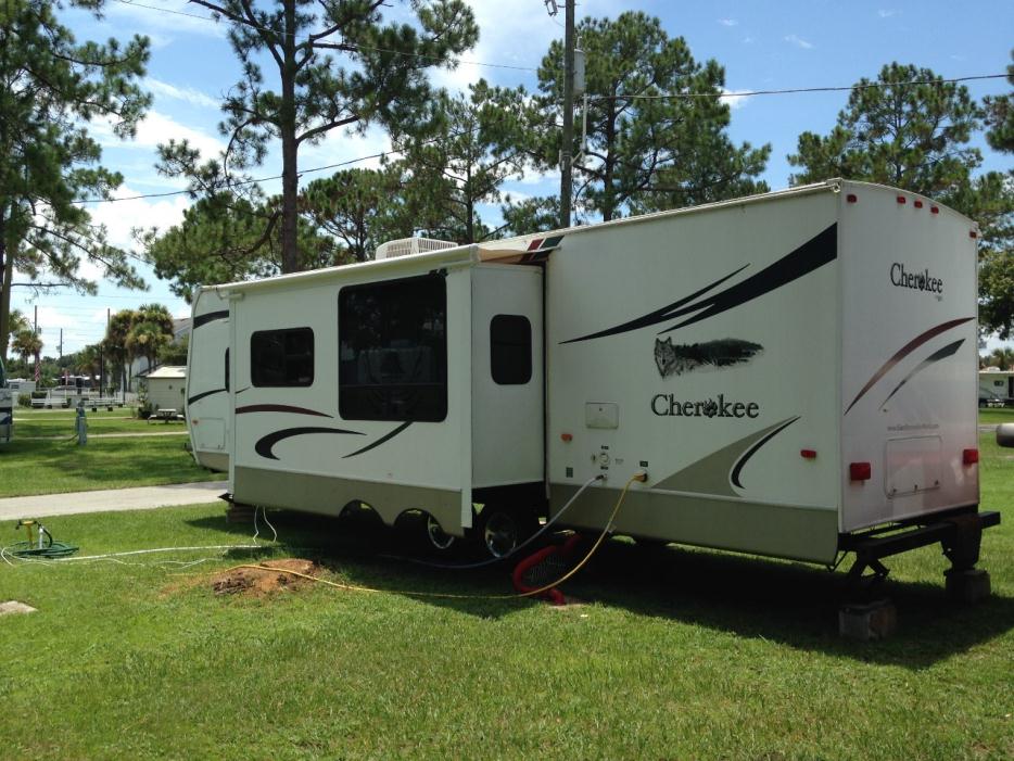 2009 Forest River Cherokee Grey Wolf 34' 1-SLIDE