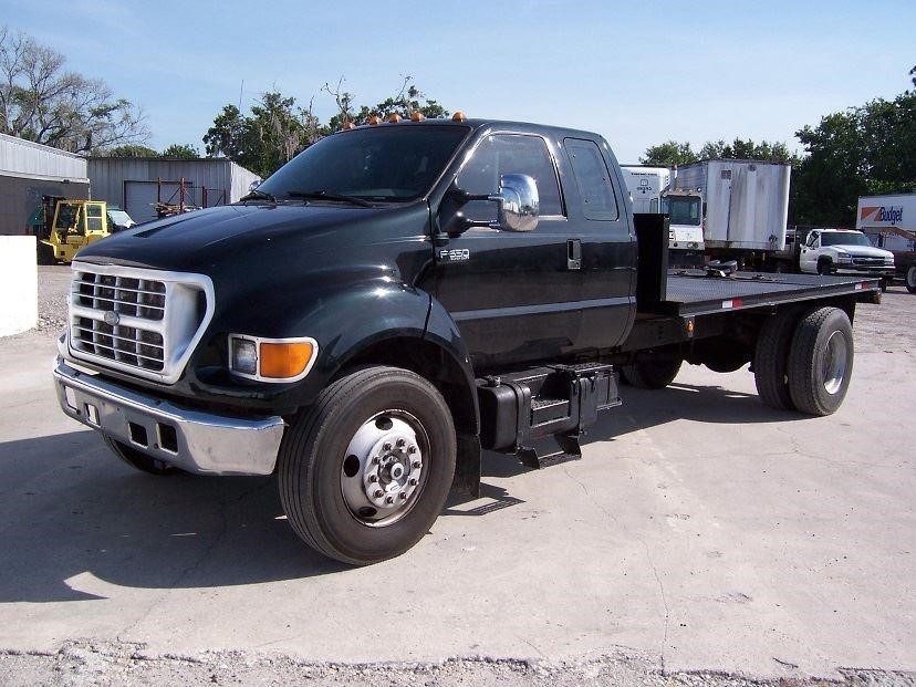2000 Ford F650  Flatbed Truck