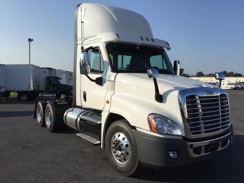 2017 Freightliner Cascadia 125  Conventional - Day Cab