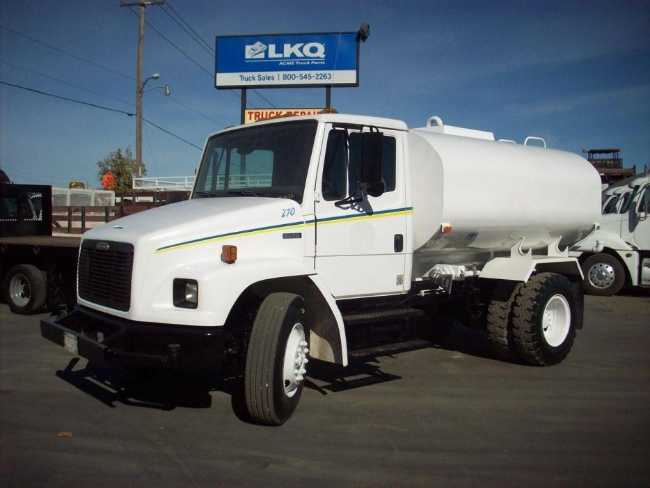 2000 Freightliner Fl70  Water Truck